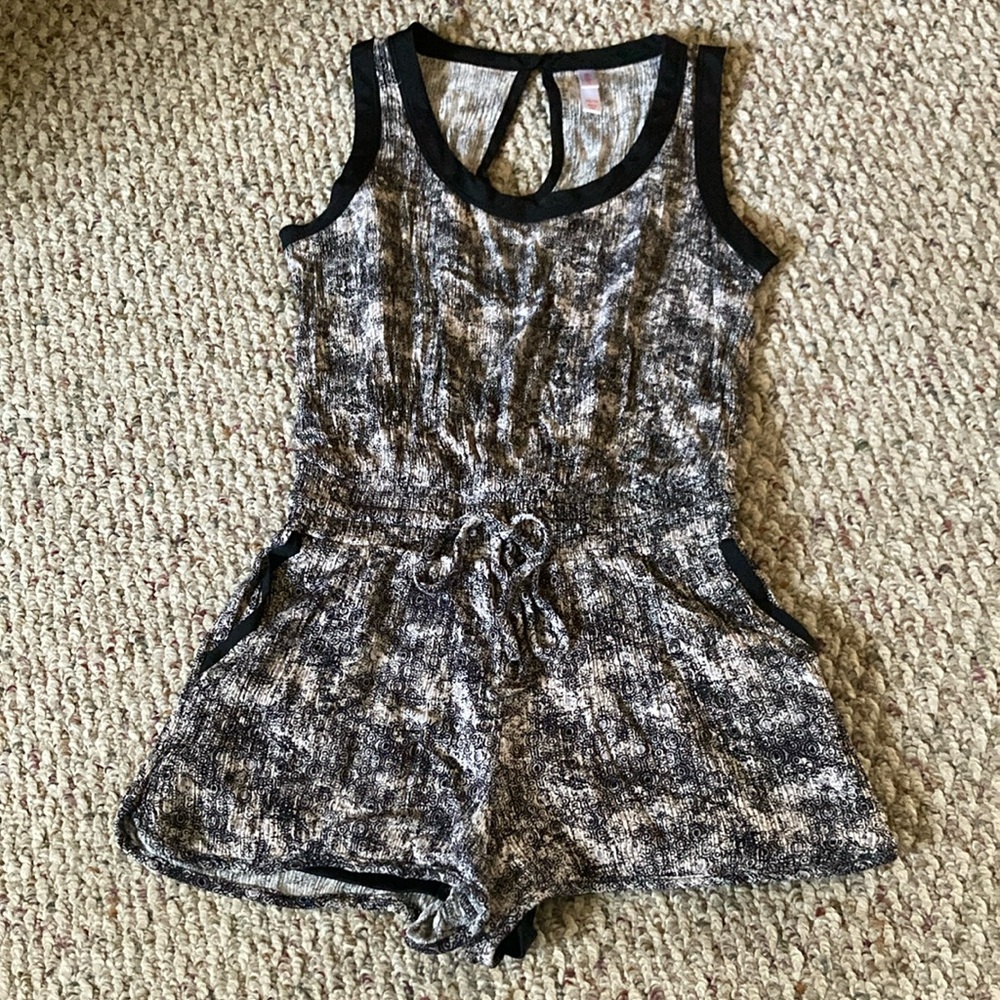 Beautiful black and white romper. Perfect for going out.